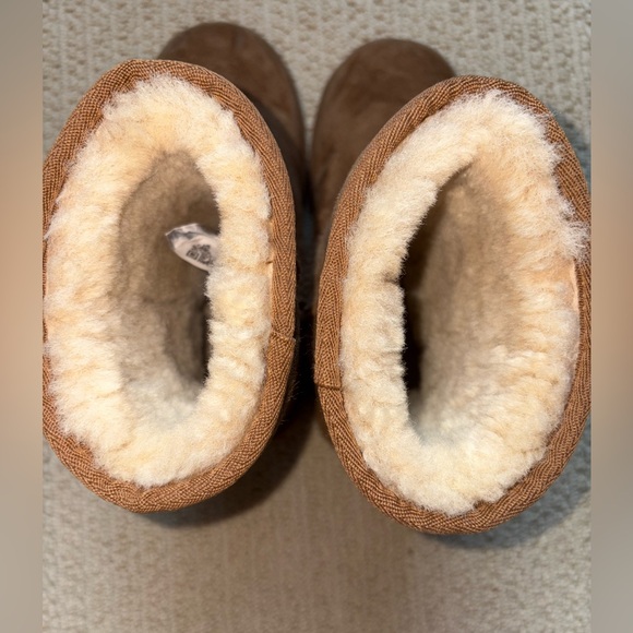 Ugg Girls Classic Short Chestnut 2 - Picture 5 of 5